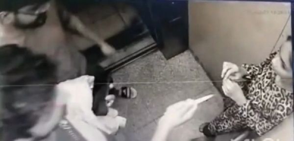 लिफ्ट में छात्रा को दिखाया चाकू, बीटेक स्टूडेंट सहित दो गिरफ्तार