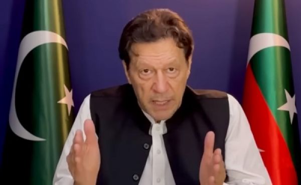 इमरान खान ने दी पाकिस्तान के बिखरने की चेतावनी
