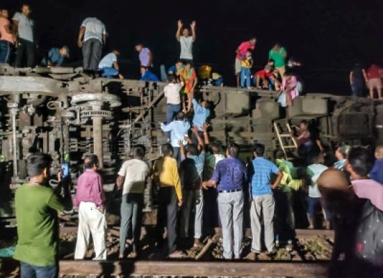 ओडिशा ट्रेन हादसे में मरने वालों की संख्या बढ़कर 233