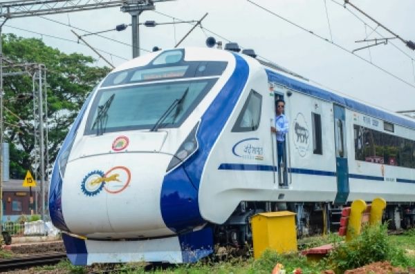 ट्रेन दुर्घटना के 51 घंटे बाद भद्रक-बालासोर मार्ग पर यात्री ट्रेन सेवा बहाल