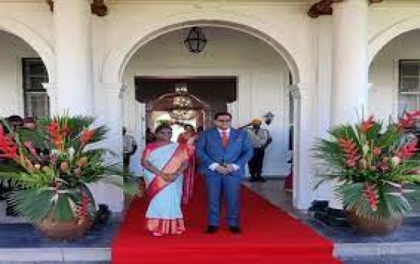 राष्ट्रपति मुर्मू ने सूरीनाम के सर्वोच्च नागरिक पुरस्कार से सम्मानित किए जाने पर आभार व्यक्त किया
