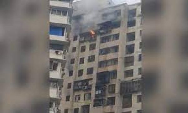 मुंबई में आवासीय इमारत में भीषण आग: कम से कम 50 लोगों को निकाला गया, कोई हताहत नहीं