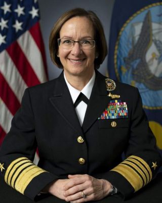 लिसा फ्रैंकेती: अमेरिकी इतिहास में पहली बार एक महिला करेगी नौसेना का नेतृत्व