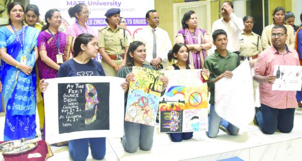 नशे के विरुद्ध रायपुर पुलिस के  अभियान में मैट्स की भागीदारी