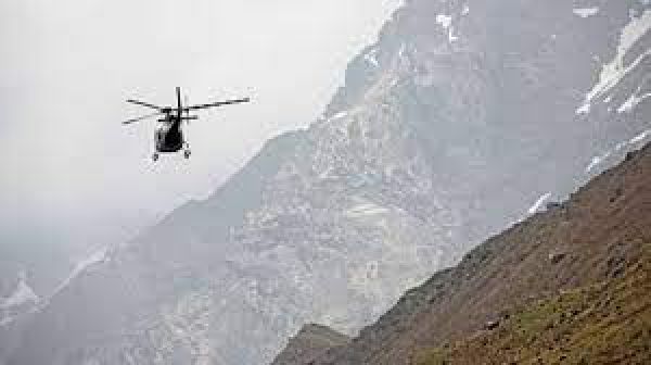 ऑस्ट्रेलियाई सेना का हेलीकॉप्टर आपात स्थिति में जलक्षेत्र में उतारा गया, चालक दल के चार सदस्य लापता