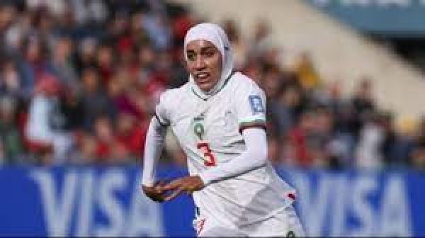 सीनियर स्तर के वैश्विक टूर्नामेंट में हिजाब पहनकर खेलने वाली पहली खिलाड़ी बनीं मोरक्को की बेनजिना