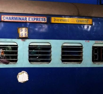आंध्र में लुटेरों ने हैदराबाद, चारमीनार एक्सप्रेस ट्रेनों को बनाया निशाना 