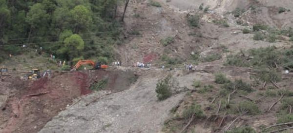 हिमाचल में भूस्खलन में सात लोग जिंदा दफन