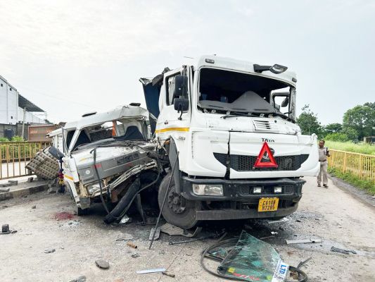 दो सड़क हादसों में नाबालिग चालक सहित चार की मौत