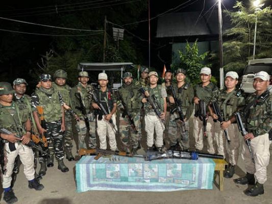 मणिपुर में लूटे गए हथियार बरामद, प्रतिद्वंद्वी समूहों के बीच गोलीबारी