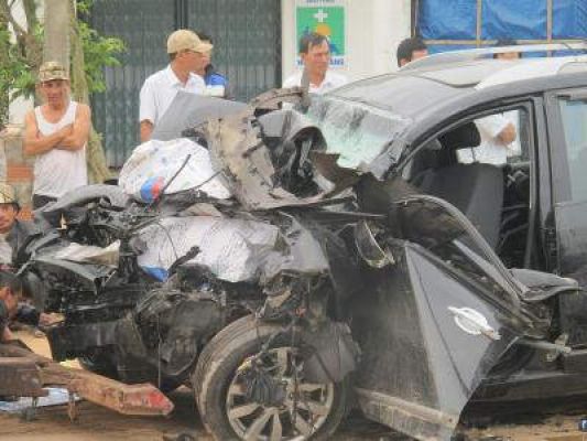 कर्नाटक में सड़क दुर्घटना में चार की मौत, तीन गंभीर
