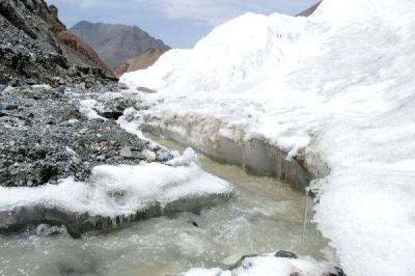तापमान 1.5 डिग्री बढ़ा तो दुनिया के 50 प्रतिशत ग्लेशियर हो जायेंगे गायब: अध्ययन