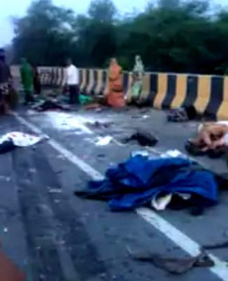 राजस्थान में तेज रफ्तार ट्रक से कुचलकर 11 लोगों की मौत, 12 घायल