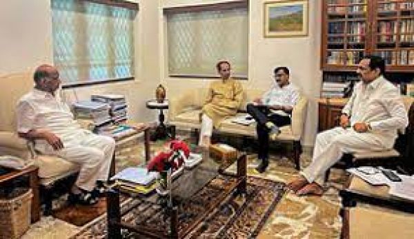  ‘इंडिया’ गठबंधन की समन्वय समिति की बैठक से पहले उद्धव ने मुंबई में शरद पवार से मुलाकात की