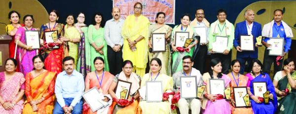 अखंड ब्राह्मण समाज द्वारा शिक्षक-शिक्षिकाओं का सम्मान