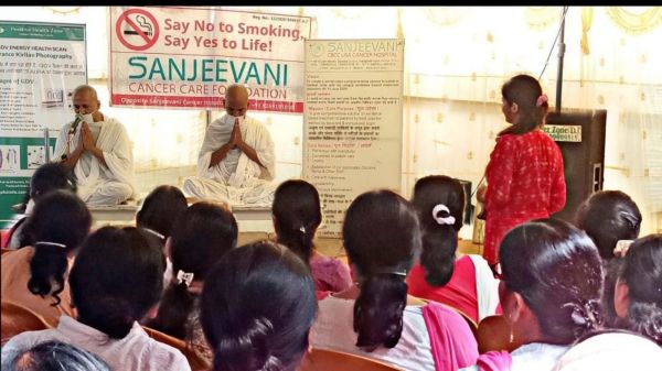 प्रवीण ऋषि द्वारा ध्यान व मार्गदर्शन का लाभ लेने कैंसर मरीजों की संजीवनी रायपुर में जुटी भीड़