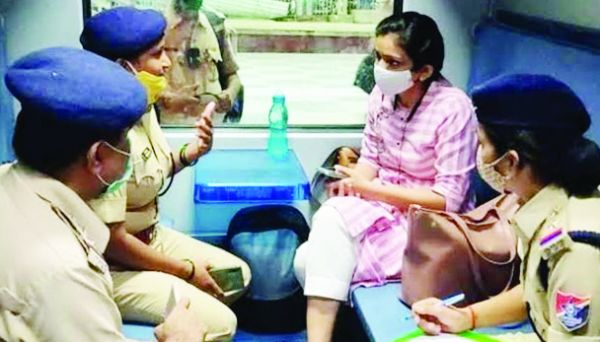 रेलवे सुरक्षा बल महिला सदस्याएं 13 स्टेशनों पर मौजूद