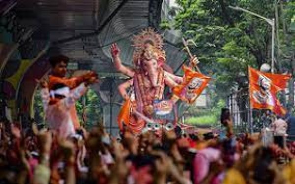 गणेशोत्सव: मुंबई में शुक्रवार को तड़के तीन बजे तक 37,599 मूर्ति विसर्जित की गईं