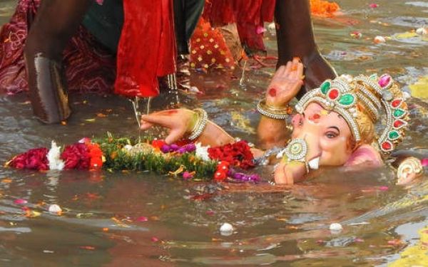 यूपी के मैनपुरी में गणेश प्रतिमा विसर्जन के दौरान तीन लोग डूबे