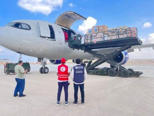 गाजा के लिए डब्ल्यूएचओ की चिकित्सा आपूर्ति वाला विमान पहुंचा मिस्र