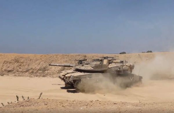 इजरायली टैंक ने 'गलती' से मिस्र की चौकी पर की फायरिंग