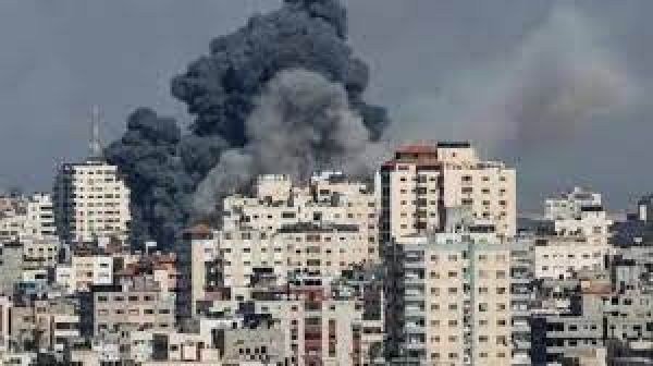 इजराइल ने गाजा पर हवाई और जमीनी हमले तेज किए, संचार काटा