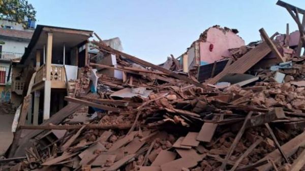 नेपाल में भूकंप, मरने वालों की संख्या बढ़कर 120 पहुंची