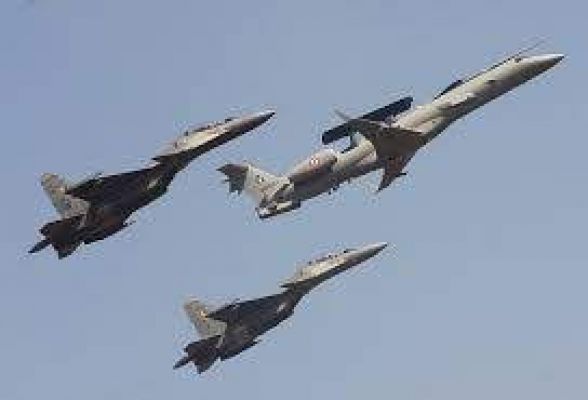 पाकिस्तान में वायुसेना के प्रशिक्षण अड्डे पर आतंकवादी हमले में तीन विमान क्षतिग्रस्त, तीन आतंकी ढेर