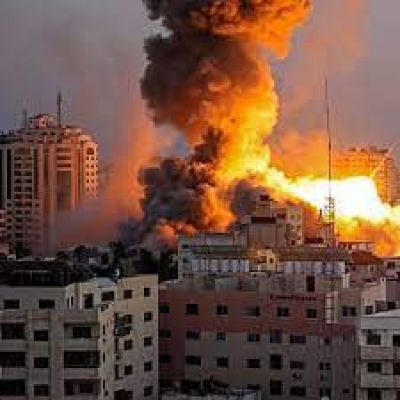 इजराइली विमानों ने गाजा के शरणार्थी शिविर पर हमला किया, 40 लोगों की मौत