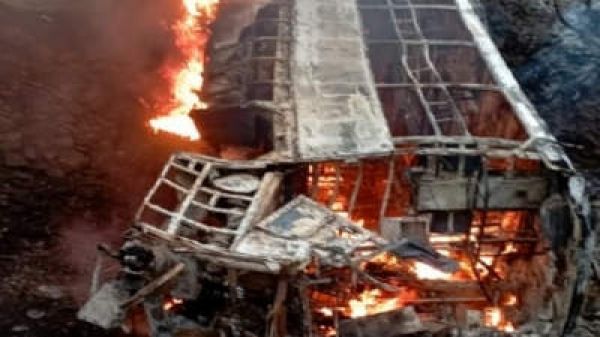 बंगाल के खड़गपुर में बस में आग लगने से एक की मौत, 36 घायल