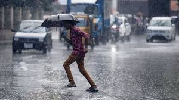 तमिलनाडु : चेन्नई और आसपास के जिलों में भारी बारिश