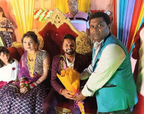 तेज गेंदबाज मुकेश ने शादी की रिसेप्शन पार्टी में 'लव स्टोरी' का खोला राज, पहले प्यार को बनाया हमसफर