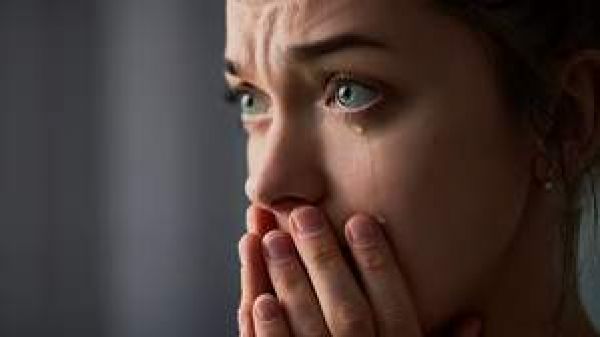 महिलाओं के आंसू देखकर क्यों पिघल जाते हैं पुरुष, वैज्ञानिकों ने खोला राज