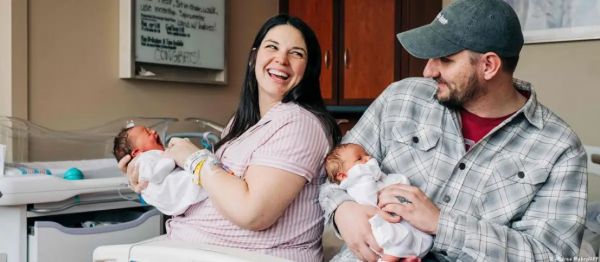 अमेरिका में जुड़वां बच्चों का 'चमत्कारिक जन्म'