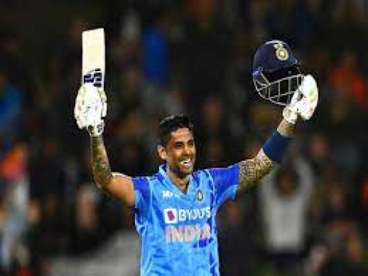 सूर्यकुमार यादव फिर आईसीसी के वर्ष के सर्वश्रेष्ठ टी20 क्रिकेटर की दौड़ में