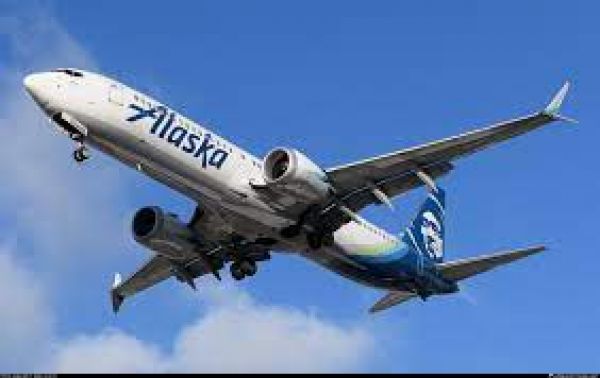 अलास्का एयरलाइंस ने विमान की खिड़की टूटने के बाद बोइंग 737-9 विमानों के परिचालन पर रोक लगाई