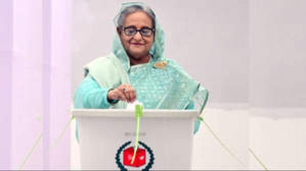 बांग्लादेश चुनाव: शेख हसीना ने ढाका सिटी कॉलेज में डाला वोट