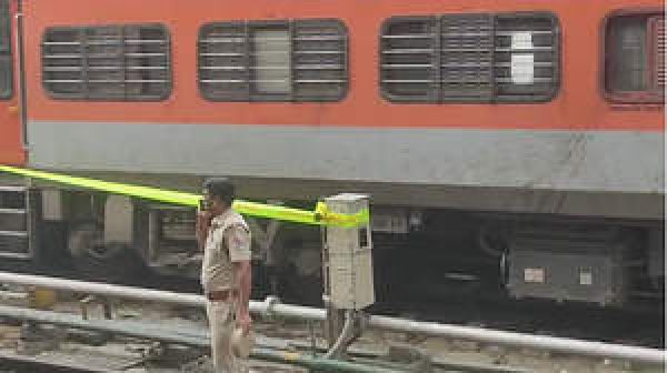हैदराबाद स्टेशन पर चारमीनार एक्सप्रेस पटरी से उतरी, पांच घायल