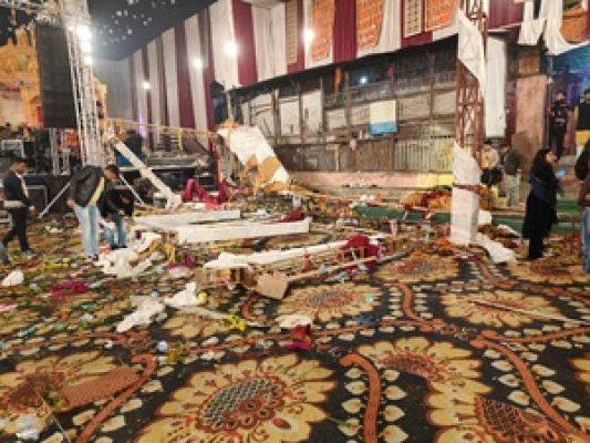 दिल्ली के कालकाजी मंदिर में मंच गिरने से एक की मौत, 17 घायल