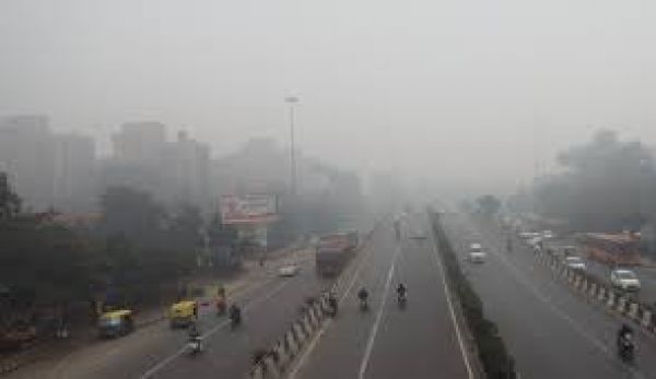 दिल्ली में न्यूनतम तापमान सात डिग्री, कुछ इलाकों में घना कोहरा