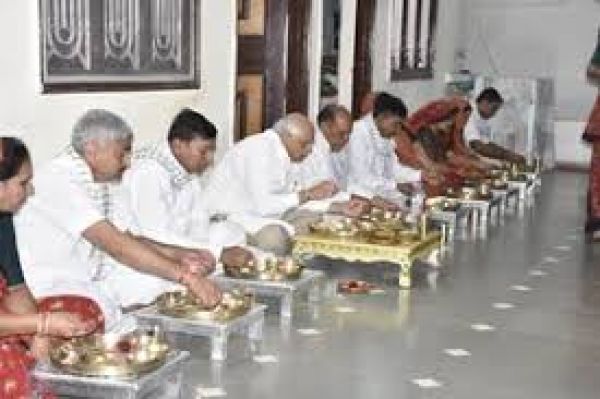 गुजरात के मुख्यमंत्री पटेल रात भर एक गांव में ठहरे, युवाओं से नशे से दूर रहने की अपील की