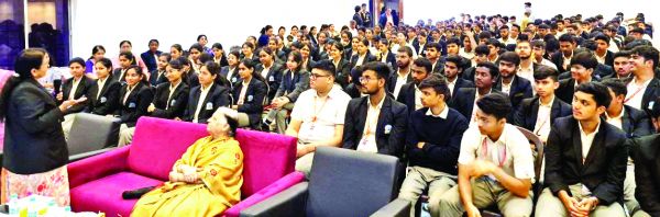 12वीं विद्यार्थियों के उज्ज्वल परिणाम और सुखद भविष्य के लिए ज्ञान गंगा में आशीर्वाद समारोह