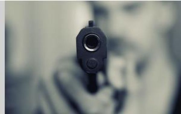 बिहार : अपराधियों ने घर में घुसकर दंपति को मारी गोली, पत्नी की मौत