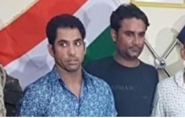 स्क्रैप माफिया रवि काना की बीवी दिल्ली एयरपोर्ट से गिरफ्तार