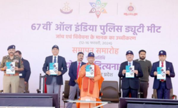 ज्ञान किताबों से नहीं, फील्ड में ड्यूटी के दौरान अनुभव से मिलता है : सीएम योगी