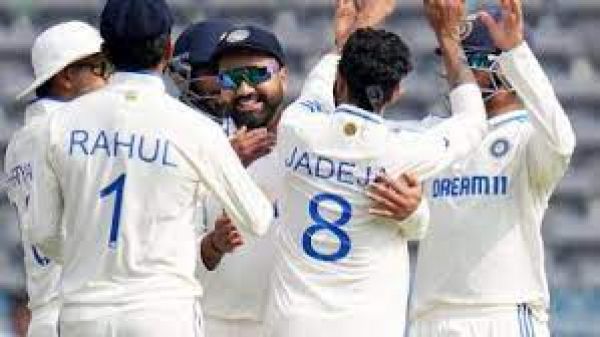 सिराज को चार विकेट, इंग्लैंड पहली पारी में 319 रन पर सिमटा