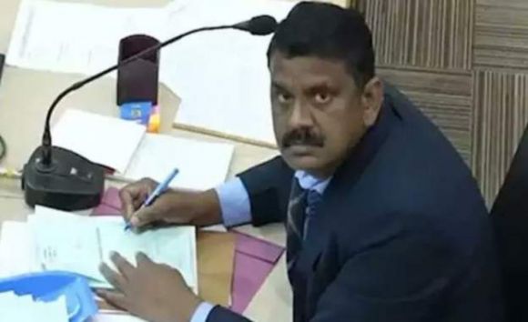 ट्विटर पर ट्रेंड कर रहे हैं चंडीगढ़ मेयर इलेक्शन के रिटर्निंग ऑफिसर, क्या कह रहे हैं लोग