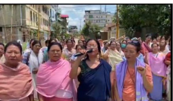 मणिपुर : पुलिस 'अत्याचार' के विरोध में महिला संगठनों ने घाटी जिलों में 24 घंटे का बंद बुलाया