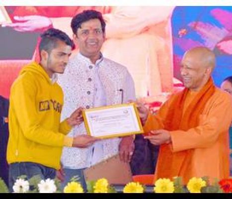 विकसित देश-प्रदेश के लिए निवेश आवश्यक : मुख्यमंत्री योगी