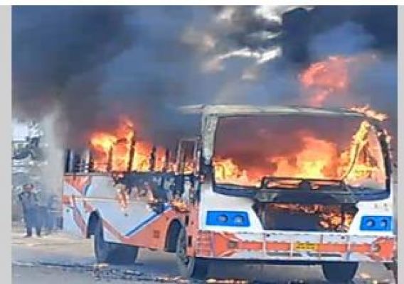 बिहार : यात्रियों से भरी बस में लगी आग, चालक की सूझबूझ से बची सभी की जान